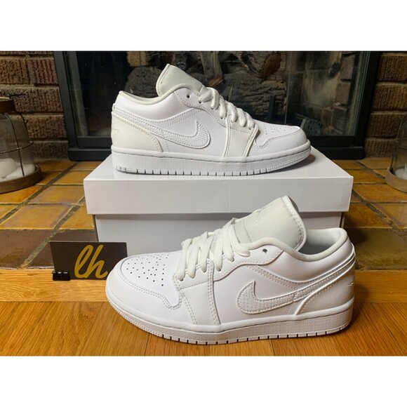 Size 8 Women’s Air Jordan 1 Low “Triple White” Athletic Sneakers AO9944-111 - Picture 1 of 6